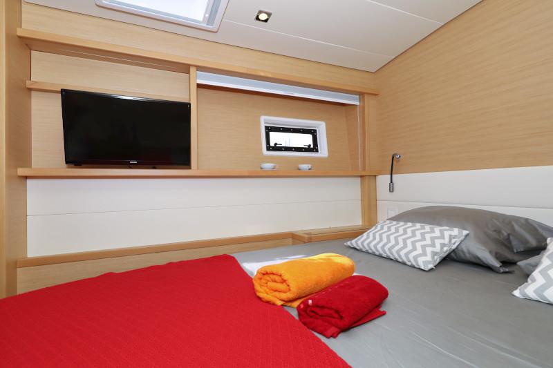 Book yachts online - catamaran - Lagoon 52 - SEA DWELLER  - rent