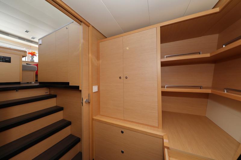 Book yachts online - catamaran - Lagoon 52 - SEA DWELLER  - rent