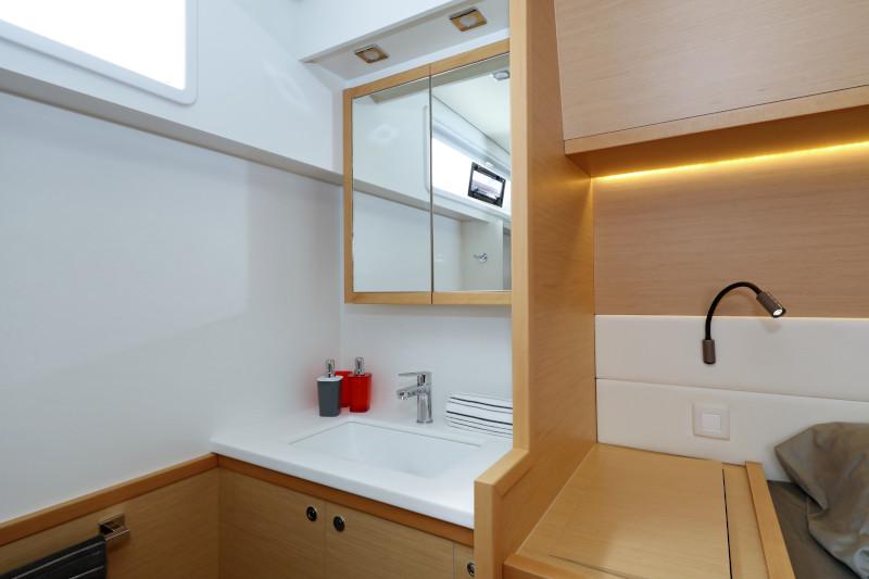 Book yachts online - catamaran - Lagoon 52 - SEA DWELLER  - rent