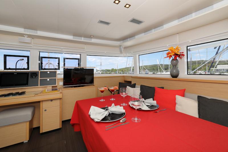 Book yachts online - catamaran - Lagoon 52 - SEA DWELLER  - rent