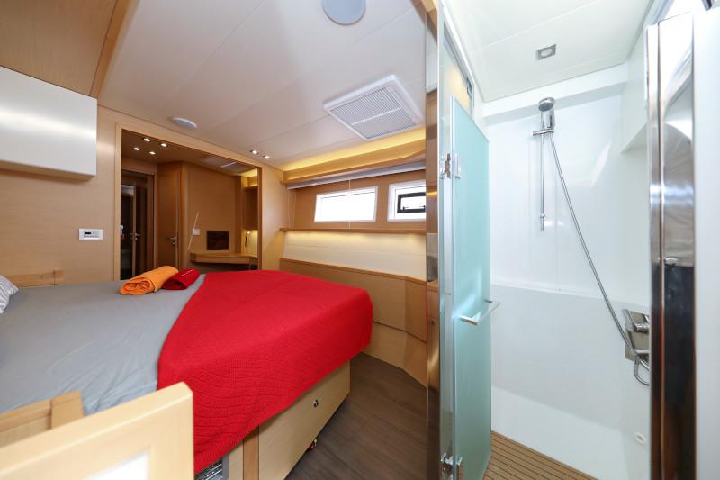 Book yachts online - catamaran - Lagoon 52 - SEA DWELLER  - rent