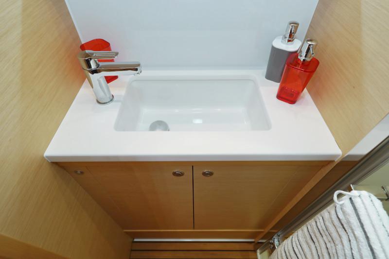 Book yachts online - catamaran - Lagoon 52 - SEA DWELLER  - rent