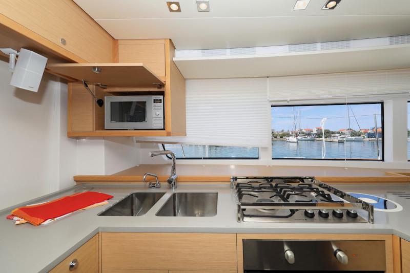 Book yachts online - catamaran - Lagoon 52 - SEA DWELLER  - rent