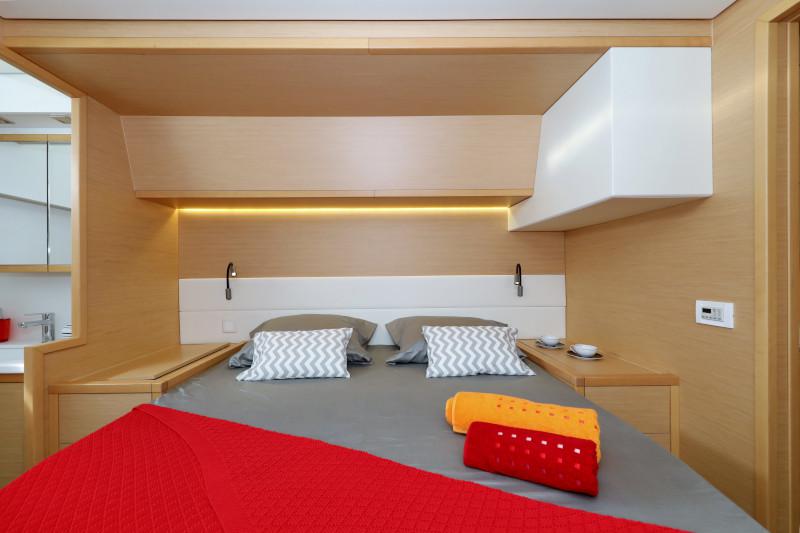 Book yachts online - catamaran - Lagoon 52 - SEA DWELLER  - rent