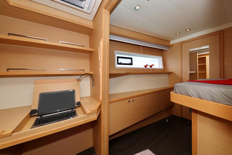 Book yachts online - catamaran - Lagoon 52 - SEA DWELLER  - rent