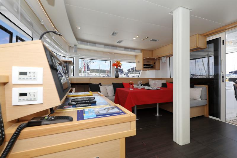 Book yachts online - catamaran - Lagoon 52 - SEA DWELLER  - rent