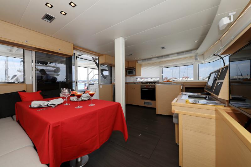 Book yachts online - catamaran - Lagoon 52 - SEA DWELLER  - rent