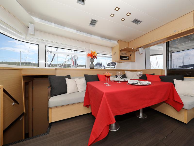 Book yachts online - catamaran - Lagoon 52 - SEA DWELLER  - rent