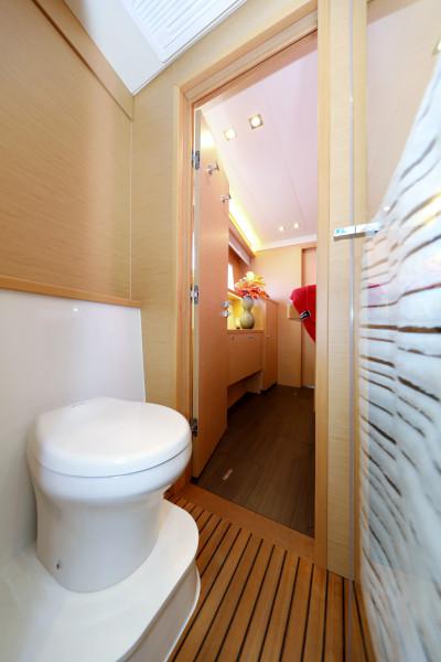 Book yachts online - catamaran - Lagoon 52 - SEA DWELLER  - rent