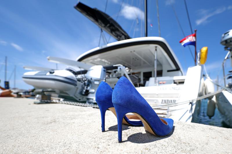 Book yachts online - catamaran - Lagoon 52 - SEA DWELLER  - rent