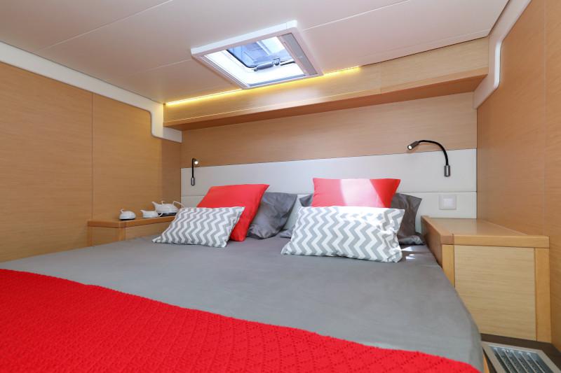 Book yachts online - catamaran - Lagoon 52 - SEA DWELLER  - rent