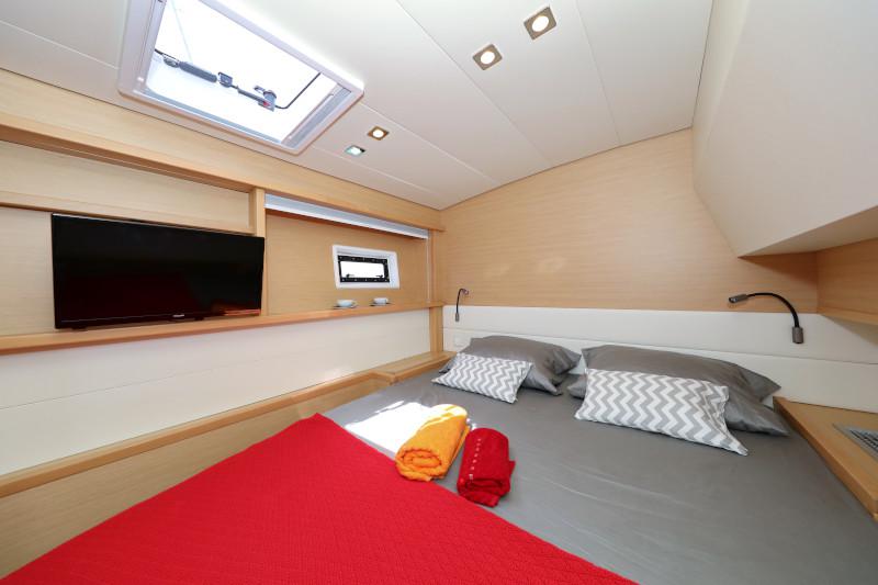 Book yachts online - catamaran - Lagoon 52 - SEA DWELLER  - rent