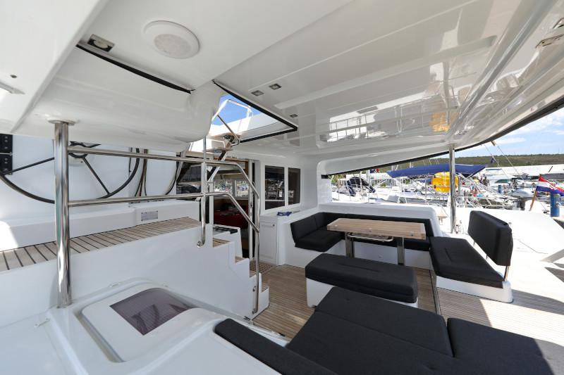 Book yachts online - catamaran - Lagoon 52 - SEA DWELLER  - rent
