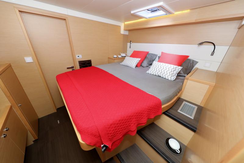 Book yachts online - catamaran - Lagoon 52 - SEA DWELLER  - rent