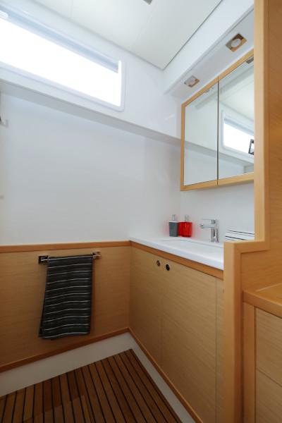 Book yachts online - catamaran - Lagoon 52 - SEA DWELLER  - rent