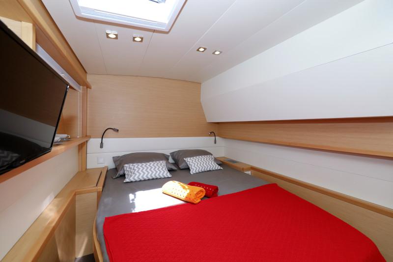 Book yachts online - catamaran - Lagoon 52 - SEA DWELLER  - rent