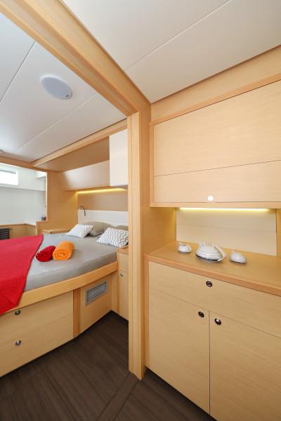 Book yachts online - catamaran - Lagoon 52 - SEA DWELLER  - rent