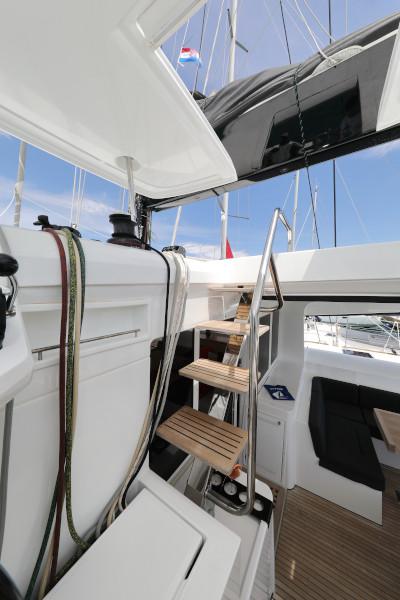 Book yachts online - catamaran - Lagoon 52 - SEA DWELLER  - rent