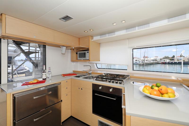 Book yachts online - catamaran - Lagoon 52 - SEA DWELLER  - rent