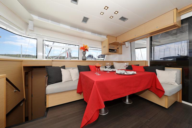 Book yachts online - catamaran - Lagoon 52 - SEA DWELLER  - rent