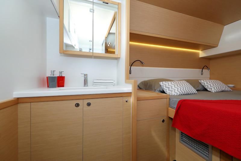 Book yachts online - catamaran - Lagoon 52 - SEA DWELLER  - rent