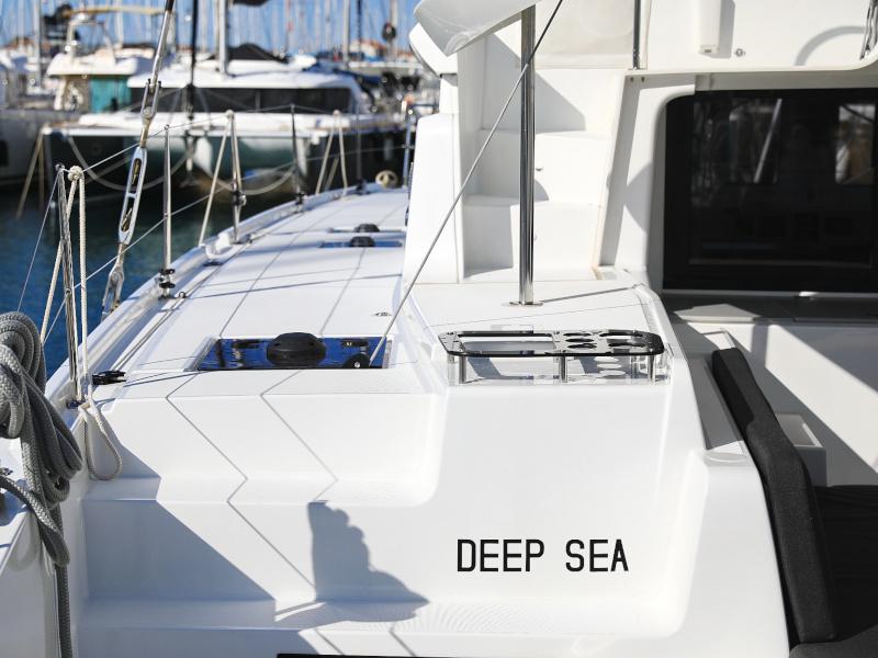 Book yachts online - catamaran - Lagoon 46 - DEEPSEA Air Condition Generator Watermaker - rent