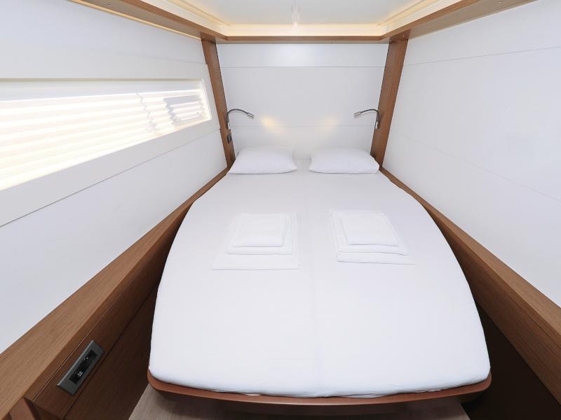 Book yachts online - catamaran - Lagoon 46 - DEEPSEA Air Condition Generator Watermaker - rent