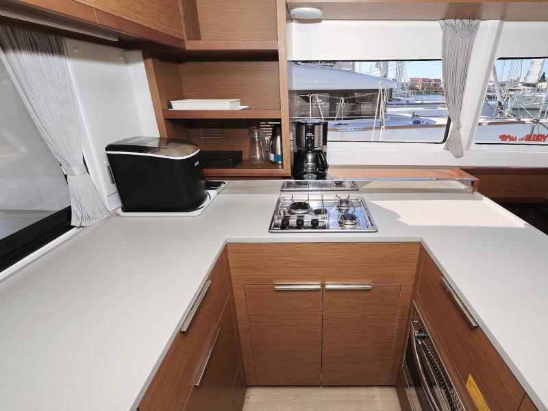 Book yachts online - catamaran - Lagoon 46 - DEEPSEA Air Condition Generator Watermaker - rent