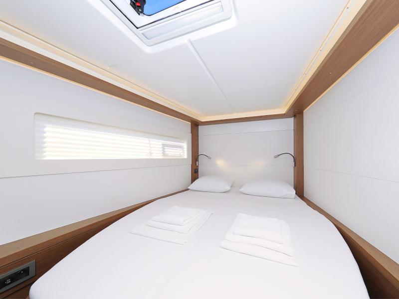 Book yachts online - catamaran - Lagoon 46 - DEEPSEA Air Condition Generator Watermaker - rent