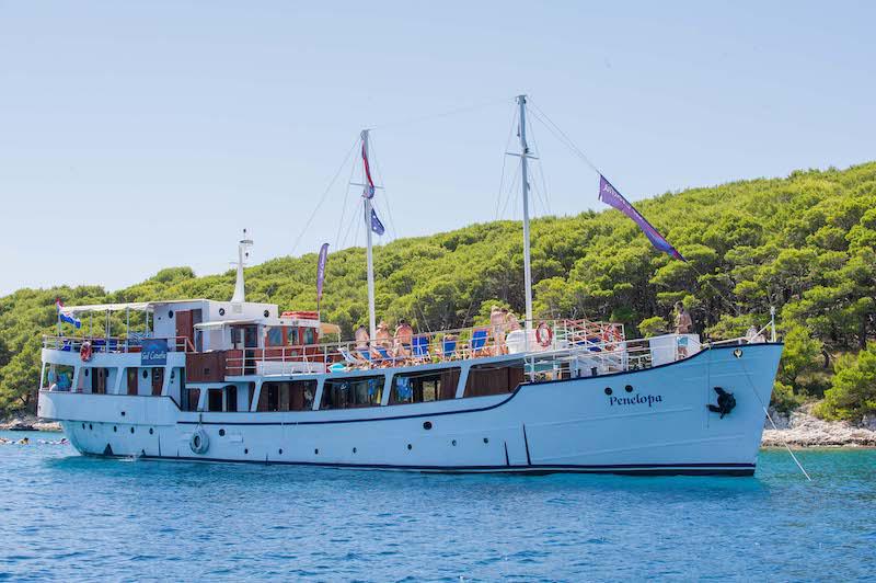 Book yachts online - motorboat - Motoryacht Penelopa - Penelopa - rent