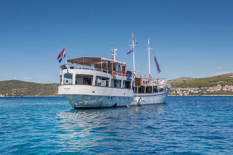 Book yachts online - motorboat - Motoryacht Penelopa - Penelopa - rent