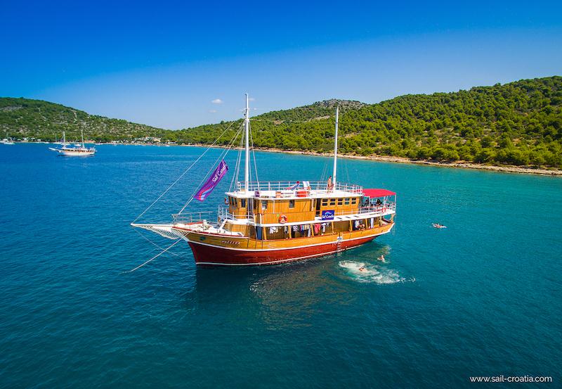 Book yachts online - motorboat - Motoryacht Voscica - Voscica - rent