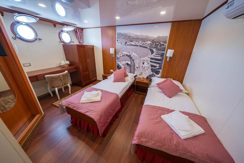 Book yachts online - motorboat - Motoryacht Queen Jelena - Queen Jelena - rent