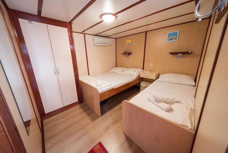 Book yachts online - motorboat - Motoryacht  Columbo - Columbo - rent