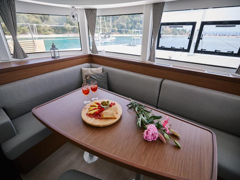 Book yachts online - catamaran - Lagoon 42 - Kingfisher - rent