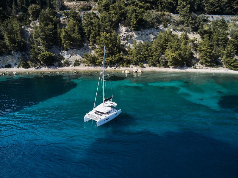 Book yachts online - catamaran - Lagoon 42 - Kingfisher - rent