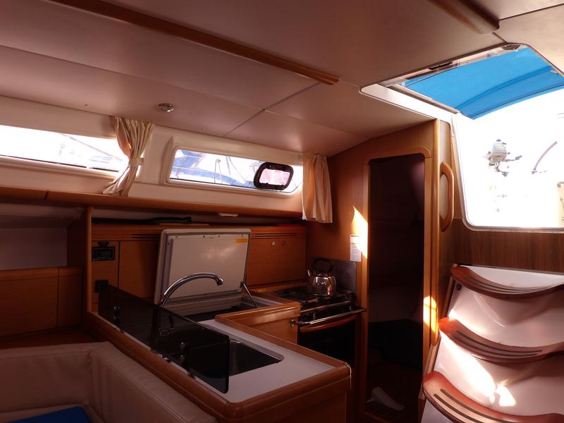 Book yachts online - sailboat - Sun Odyssey 36i - Bella - rent