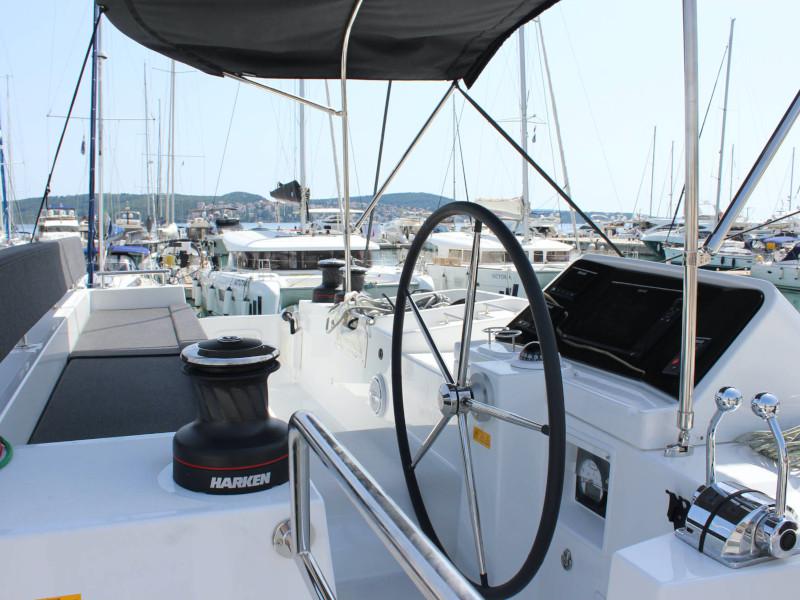 Book yachts online - catamaran - Lagoon 450 Fly - NADA I (AC in salon and cabin + generator) - rent