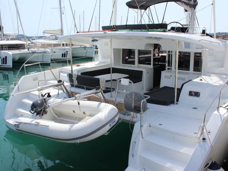 Book yachts online - catamaran - Lagoon 450 Fly - NADA I (AC in salon and cabin + generator) - rent