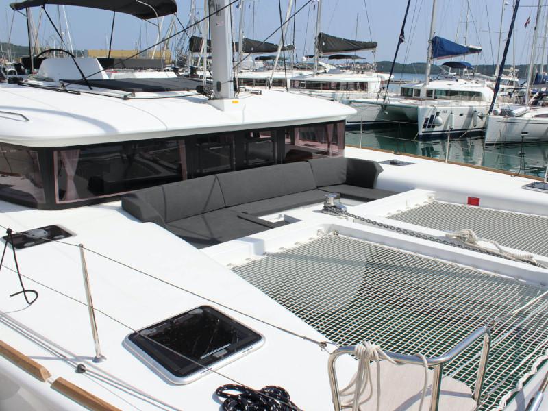 Book yachts online - catamaran - Lagoon 450 Fly - NADA I (AC in salon and cabin + generator) - rent