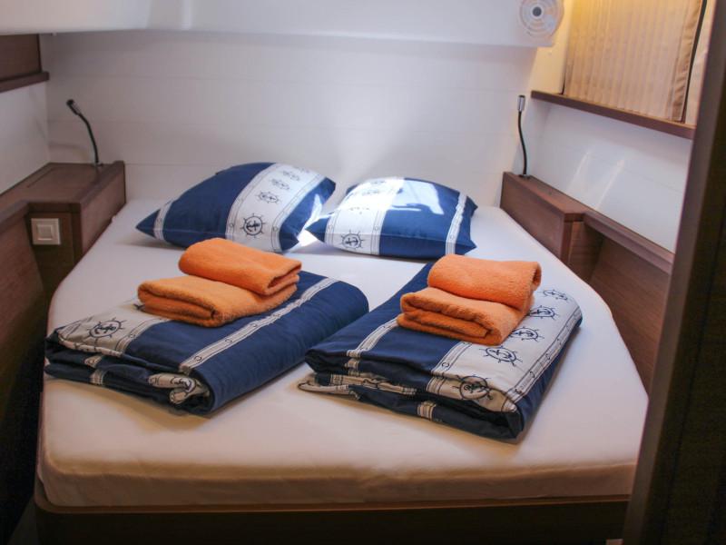Book yachts online - catamaran - Lagoon 450 Fly - NADA I (AC in salon and cabin + generator) - rent