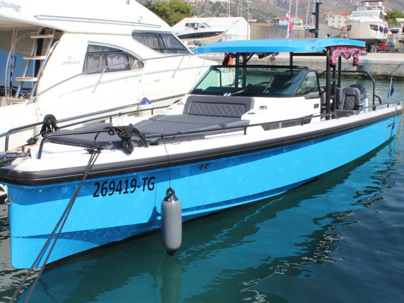 Book yachts online - motorboat - Axopar 37  Sun Top - DANIJELA - rent