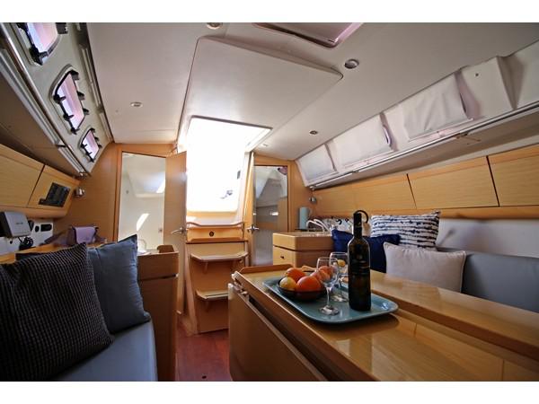 Book yachts online - sailboat - First 35 - Leo - rent