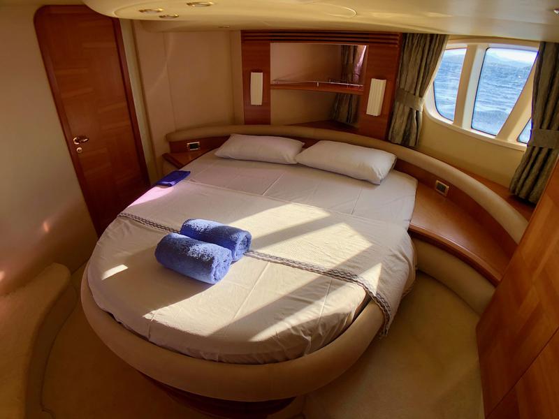 Book yachts online - motorboat - Azimut 55 - Cosmos - rent