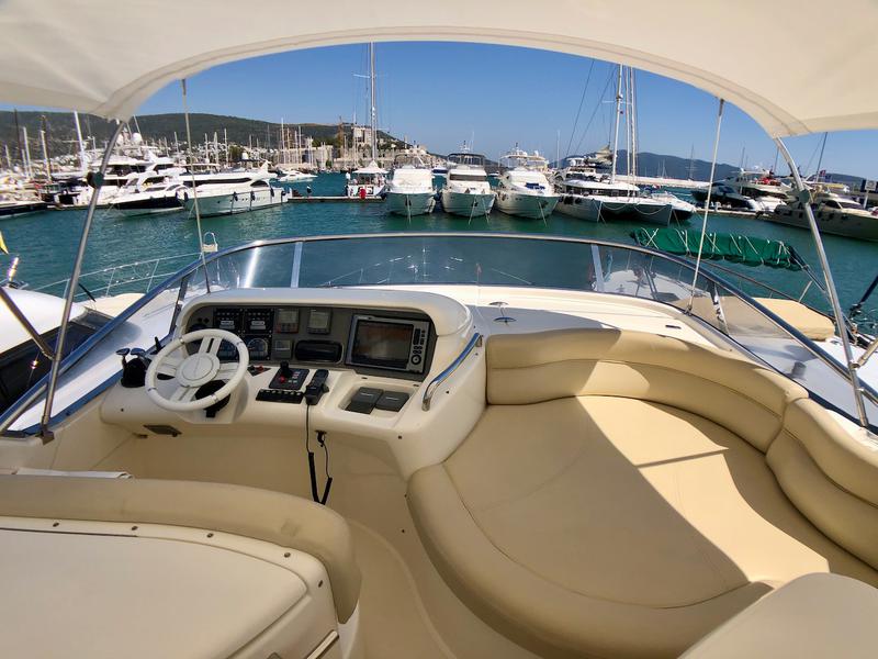 Book yachts online - motorboat - Azimut 55 - Cosmos - rent