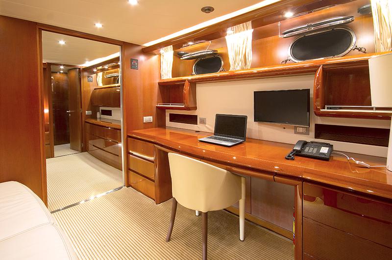 Book yachts online - motorboat - Maiora 24 - 24M Deluxe Maiora Motoryacht - rent