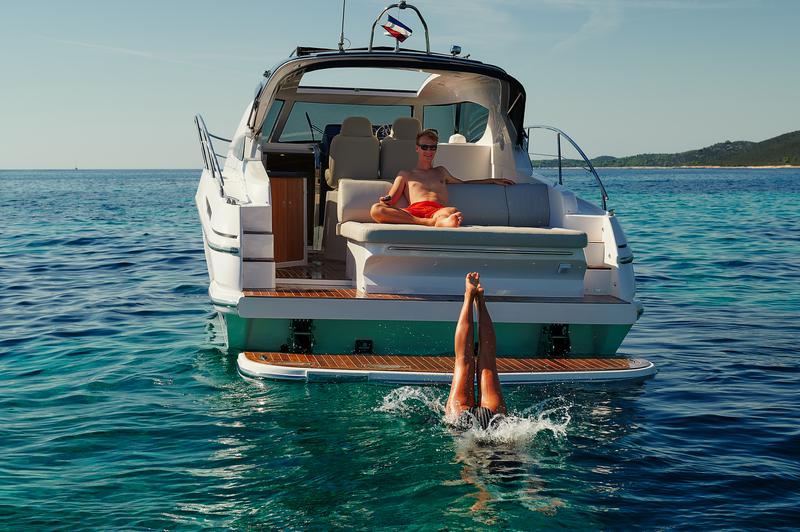 Book yachts online - motorboat - Focus Power 36 Hard Top - m/y Focus - rent