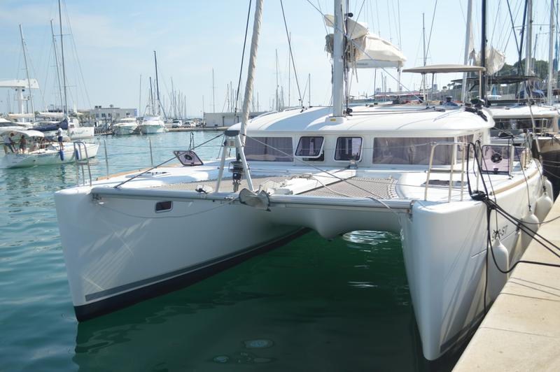 Book yachts online - catamaran - Lagoon 400 S2 (2013) - BABULICA - rent