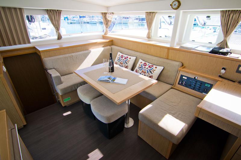 Book yachts online - catamaran - Lagoon 400 S2 (2013) - BABULICA - rent