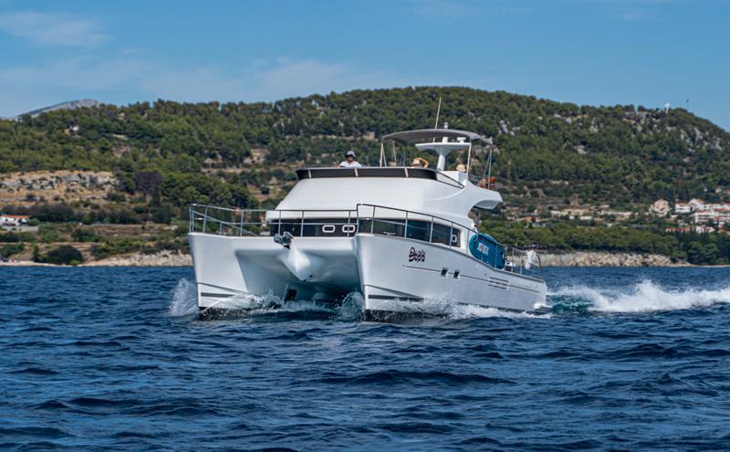 Book yachts online - powercatamaran - Lagoon power 44 (2006) - 2020 total refit - DUPLA - rent